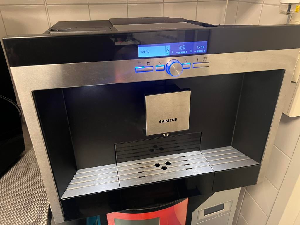 Siemens TK572 inbouw Defekt, Witgoed en Apparatuur, Koffiezetapparaten, 10 kopjes of meer, Koffiemachine, Zo goed als nieuw, BSH Hausgeräte GmbH (Siemens)