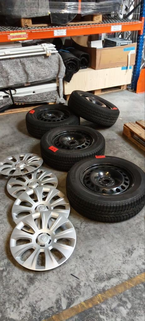 skoda winterbanden, Auto-onderdelen, Banden en Velgen, Ophalen of Verzenden, 17 inch, Winterbanden, Band(en)