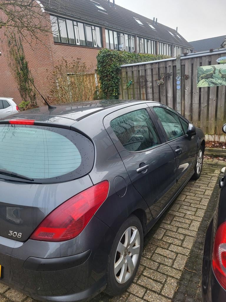 Te huur: Comfortabele Peugeot 308 (1.6) met Panoramadak, Ophalen