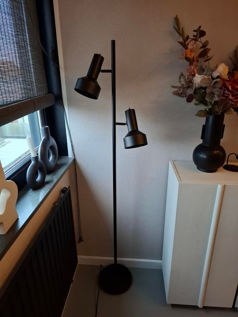 Karwei Eden vloerlamp - zwart, Ophalen, Zo goed als nieuw, Metaal, Modern