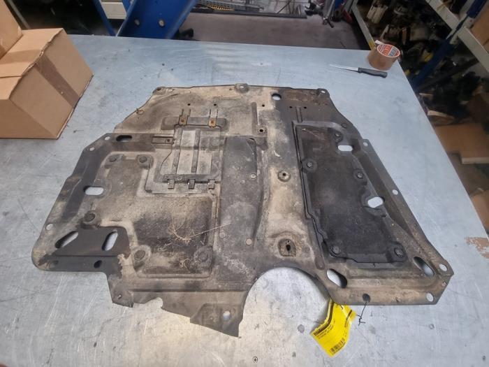 Beschermplaat bodem van een Mitsubishi Outlander, Ophalen of Verzenden, 3 maanden garantie, Gebruikt, Mitsubishi