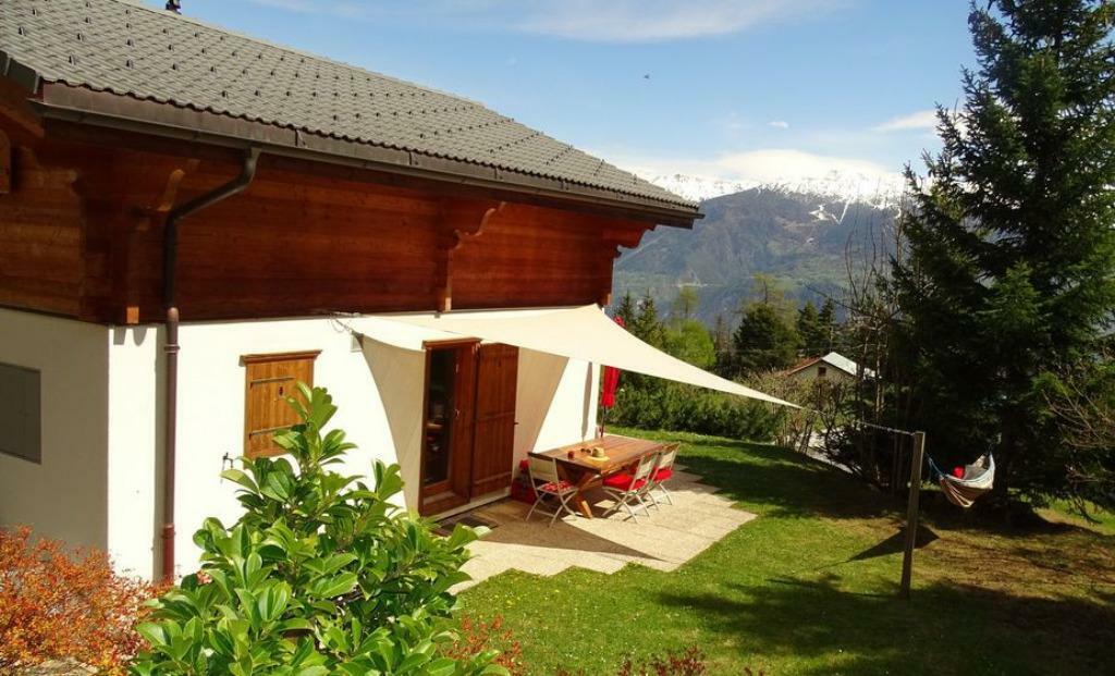 Vrijstaand Chalet in Zwitserland te huur, 6p. 3 slk. 2badk, Open haard, Landelijk, Chalet, Bungalow of Caravan, Eigenaar