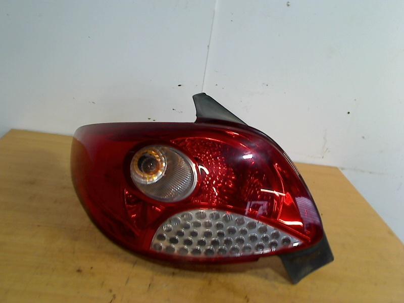 Achterlicht Links Peugeot 206+ (2L/M) (2009-01/2013-08), Kontakt-peugeot@peugeot.com, Gebruikt, Peugeot Deutschland GmbH, Bahnhofsplatz, Rüsselsheim 65423, , Duitsland