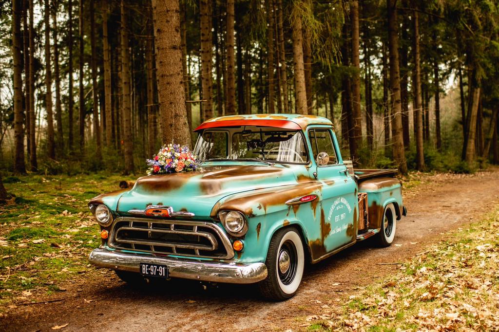 Foto 2 van Chevrolet Apache trouwauto huren . Pick up Oltimer te huur