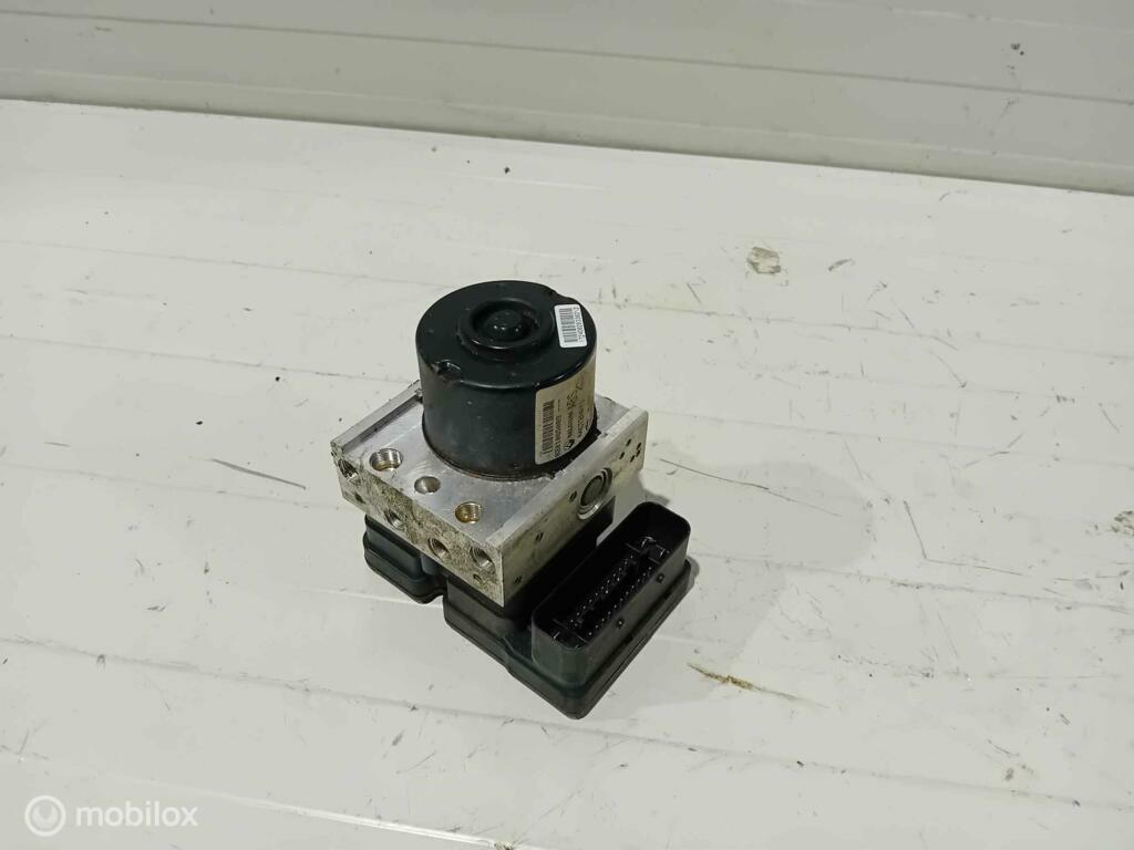 ABS pomp Renault Twingo 8201065089, Ophalen of Verzenden, Gebruikt