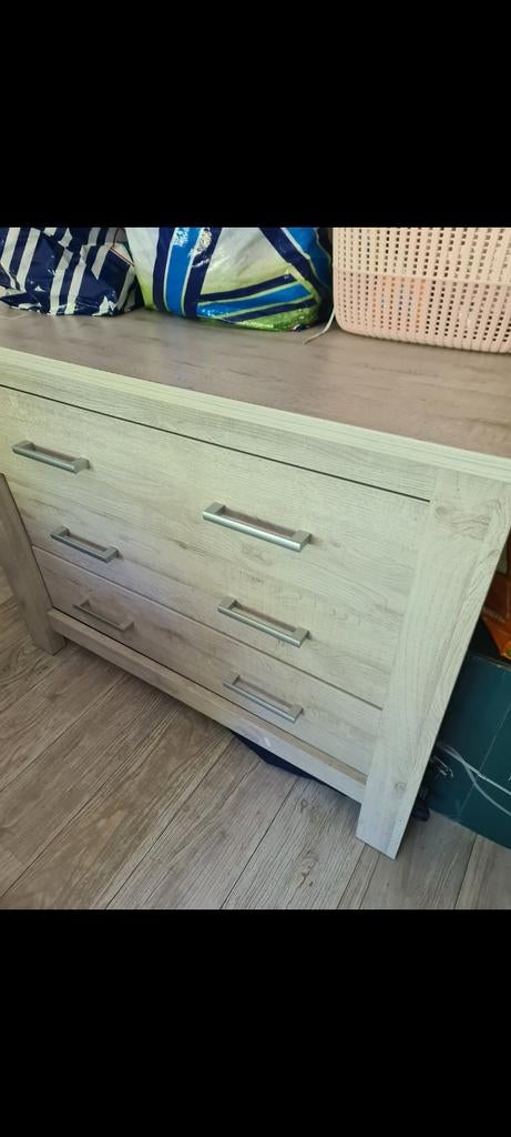 babykamer ledikant plus commode, Kinderen en Baby's, Kinderkamer | Complete kinderkamers, Ophalen of Verzenden, Zo goed als nieuw