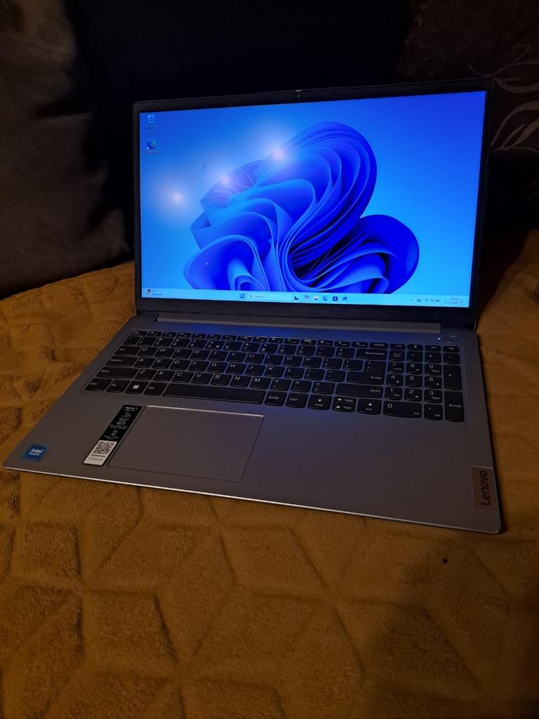 Lenovo IdeaPad 1i (82LX) - 15.7" Full HD - Windows 11, 128GB, Minder dan 2 Ghz, Ophalen of Verzenden, Zo goed als nieuw