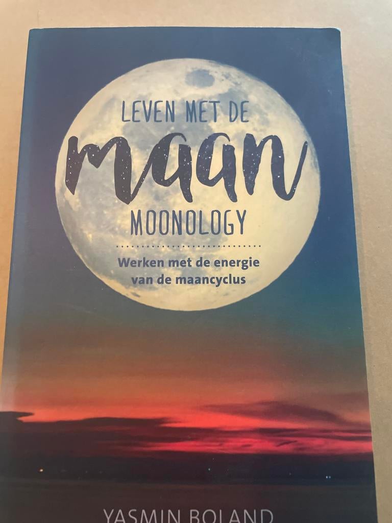 Leven met de Maan - Yasmin Boland, Boeken, Ophalen of Verzenden, Zo goed als nieuw, Astrologie, Achtergrond en Informatie