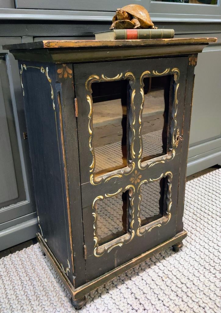Vintage/Antiek zwart vitrinekastje, Landelijke kast, Ophalen of Verzenden