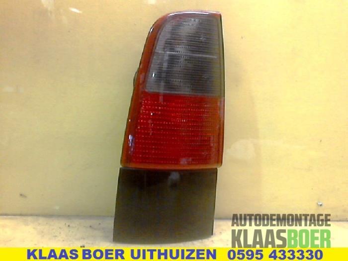 Achterlicht links van een Toyota Corolla