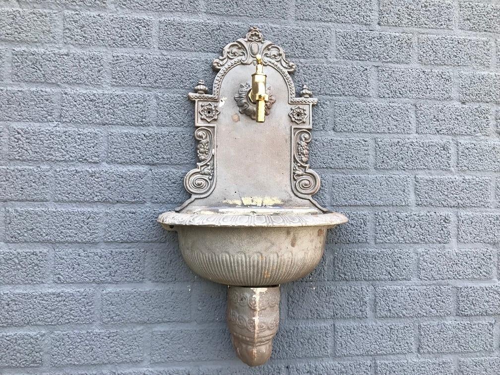 Wandfontein, wasbak, van onbewerkt (ruw) gietijzer, Tuin en Terras, Ophalen of Verzenden, Gietijzer, Fontein