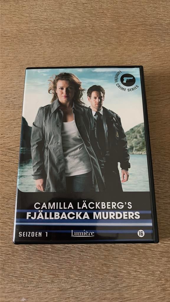 Camilla Läckberg’s Fjällbacka Murders seizoen 1, Vanaf 12 jaar, Ophalen of Verzenden, Gebruikt, Thriller