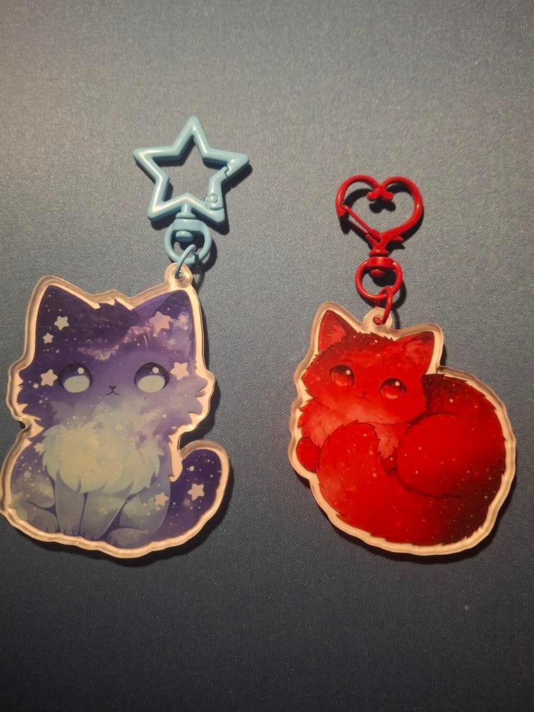 Blauw en rood kat Sleutelhanger, Verzamelen, Poppetjes en Figuurtjes, Nieuw, Ophalen of Verzenden