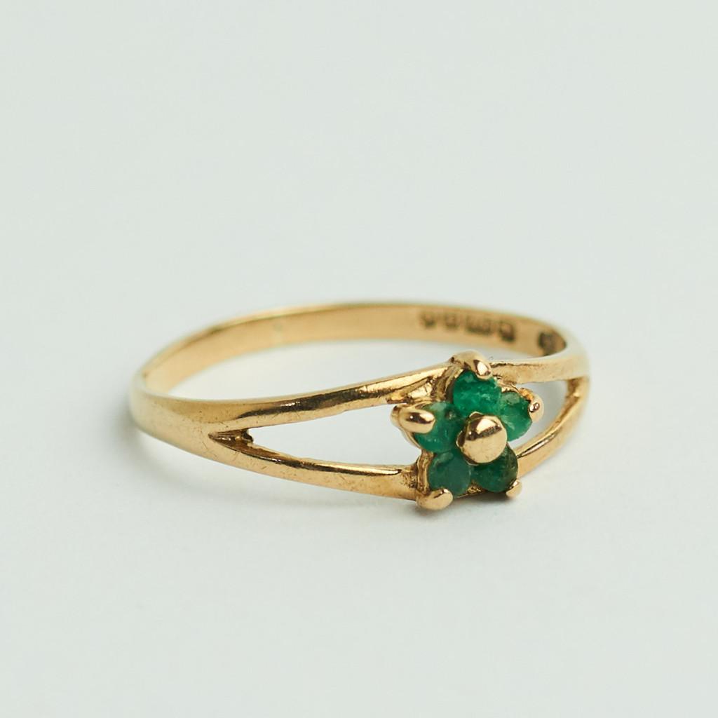 Vintage gouden ring met smaragd 9 karaat engeland bloem, Sieraden, Tassen en Uiterlijk, Ringen, Zo goed als nieuw, Dame, Kleiner dan 17