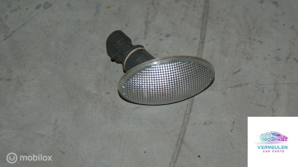 Knipperlicht spatbord wit Opel Meriva A ('03-'10) 13191554, Gebruikt, Opel, Ophalen of Verzenden, Opel