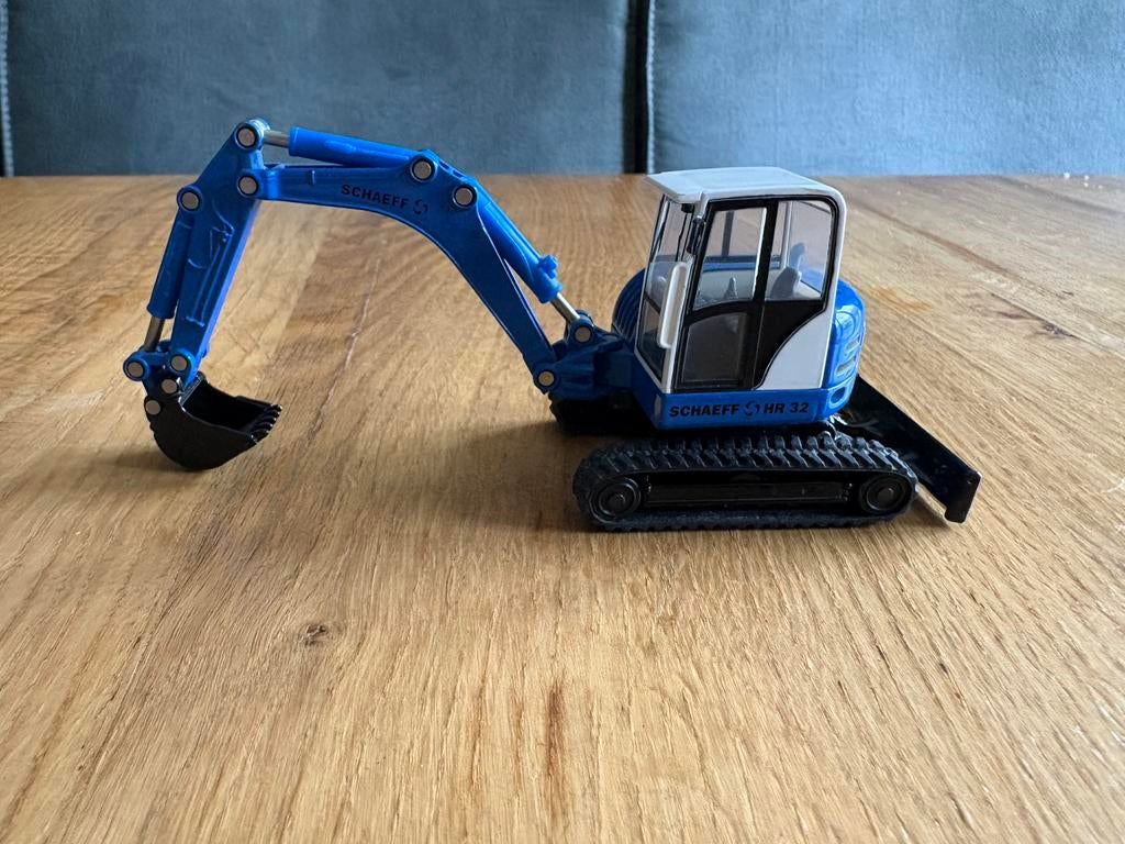 Siku 1/50 3521 model van een Schaeff HR32 rupsgraafmachine, Hobby en Vrije tijd, Modelauto's | 1:50, Ophalen of Verzenden, Zo goed als nieuw