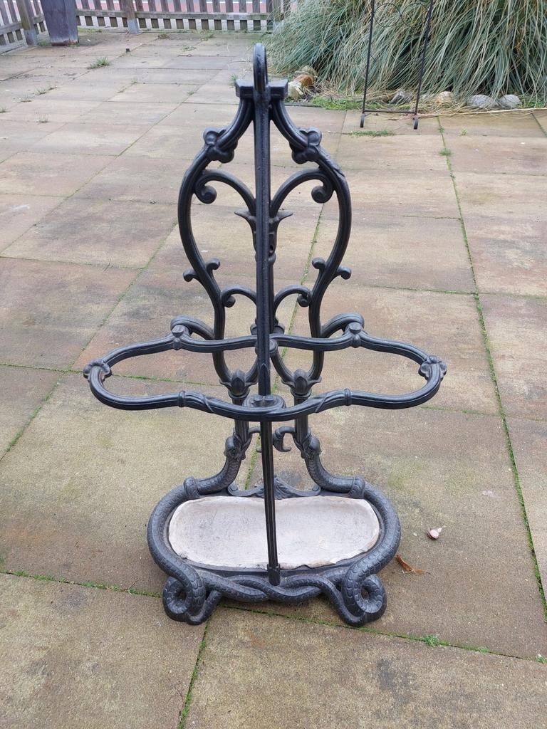 Een uniek item. Gietijzeren donkergrijze/zwarte paraplubak., Huis en Inrichting, Woonaccessoires | Paraplubakken, Ophalen, Zo goed als nieuw
