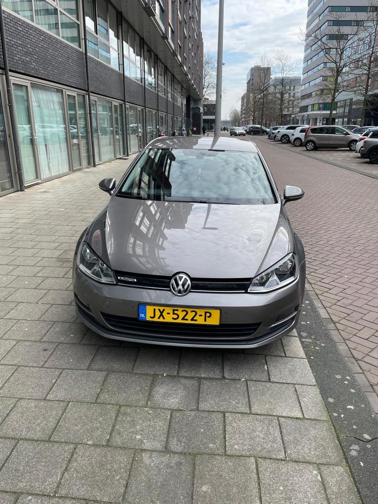 Volkswagen Golf 1.0 TSI 85KW 5D 2016 Grijs, Voorwielaandrijving, 610 kg, 23 km/l, Origineel Nederlands