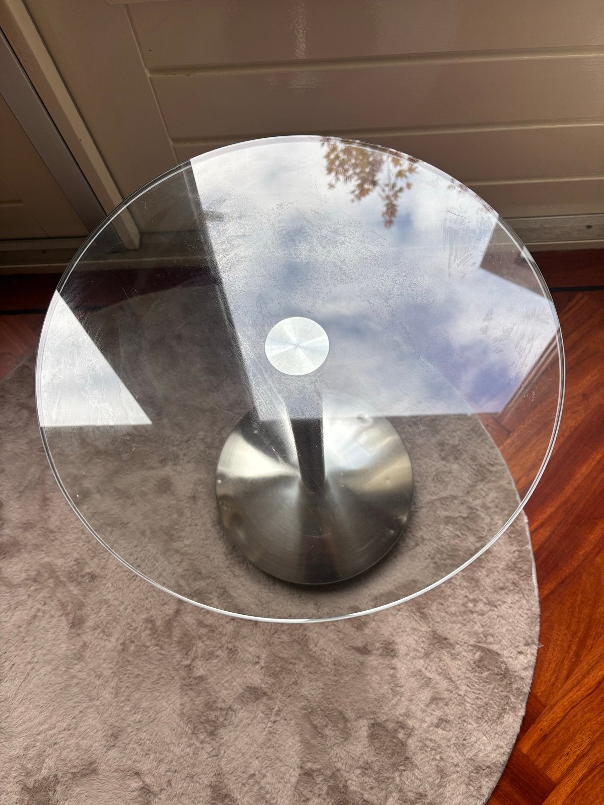 Glazen bijzettafel met metalen poot, Minder dan 55 cm, Gebruikt, Rond, Glas