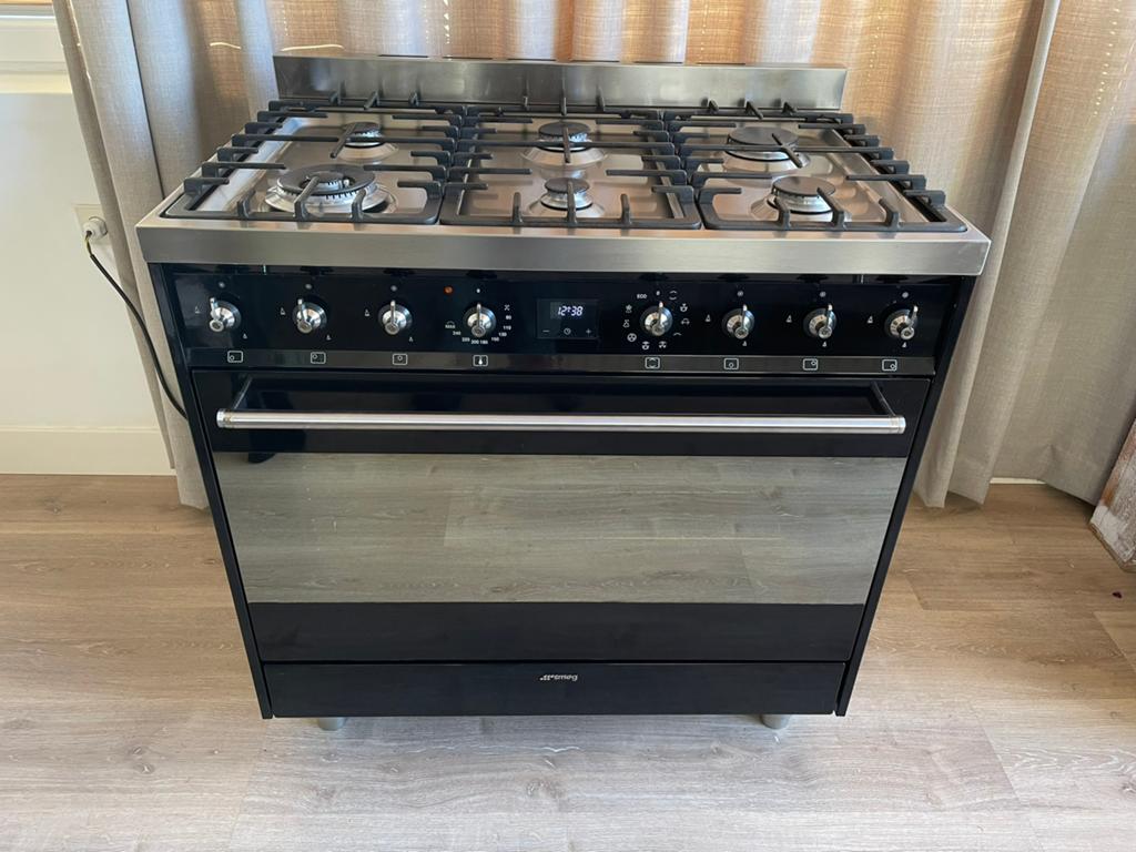 Luxe Smeg 6 pits fornuis heteluchtoven zwart 90 cm, Witgoed en Apparatuur, Fornuizen, Ophalen, 60 cm of meer, Zo goed als nieuw