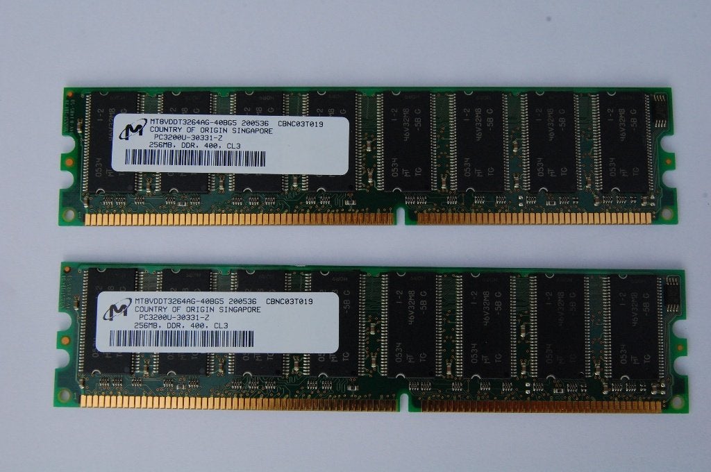 2x Micron 256MB PC3200 SDRAM MT8VDDT3264AG-40BGB, Computers en Software, RAM geheugen, 256 MB, 1 GB of minder, DDR4, Ophalen of Verzenden