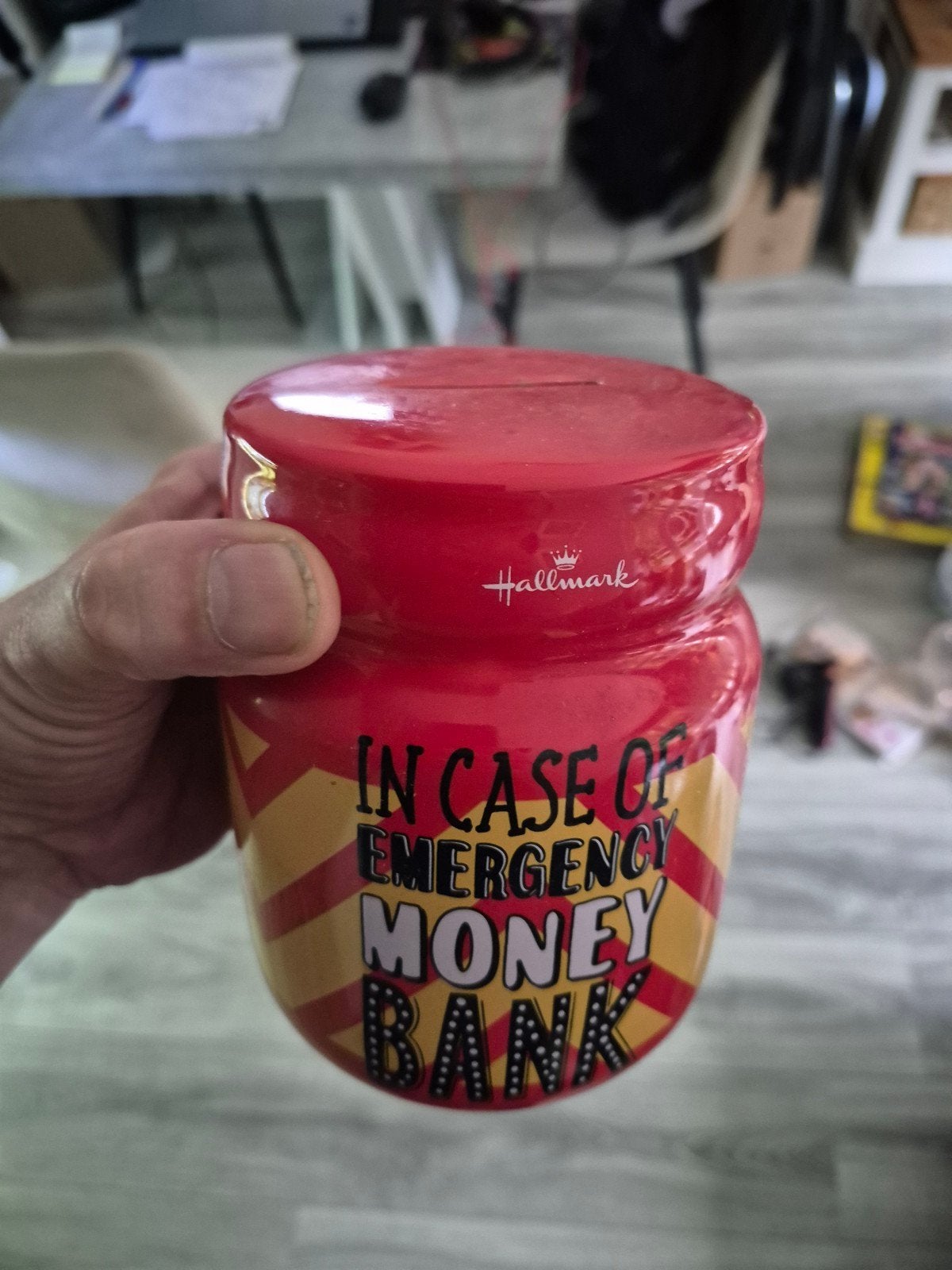 Hallmark spaarpot "In Case of Emergency Money Bank", Ophalen of Verzenden, Zo goed als nieuw, Steen, Aardewerk of Keramiek, Overige thema's