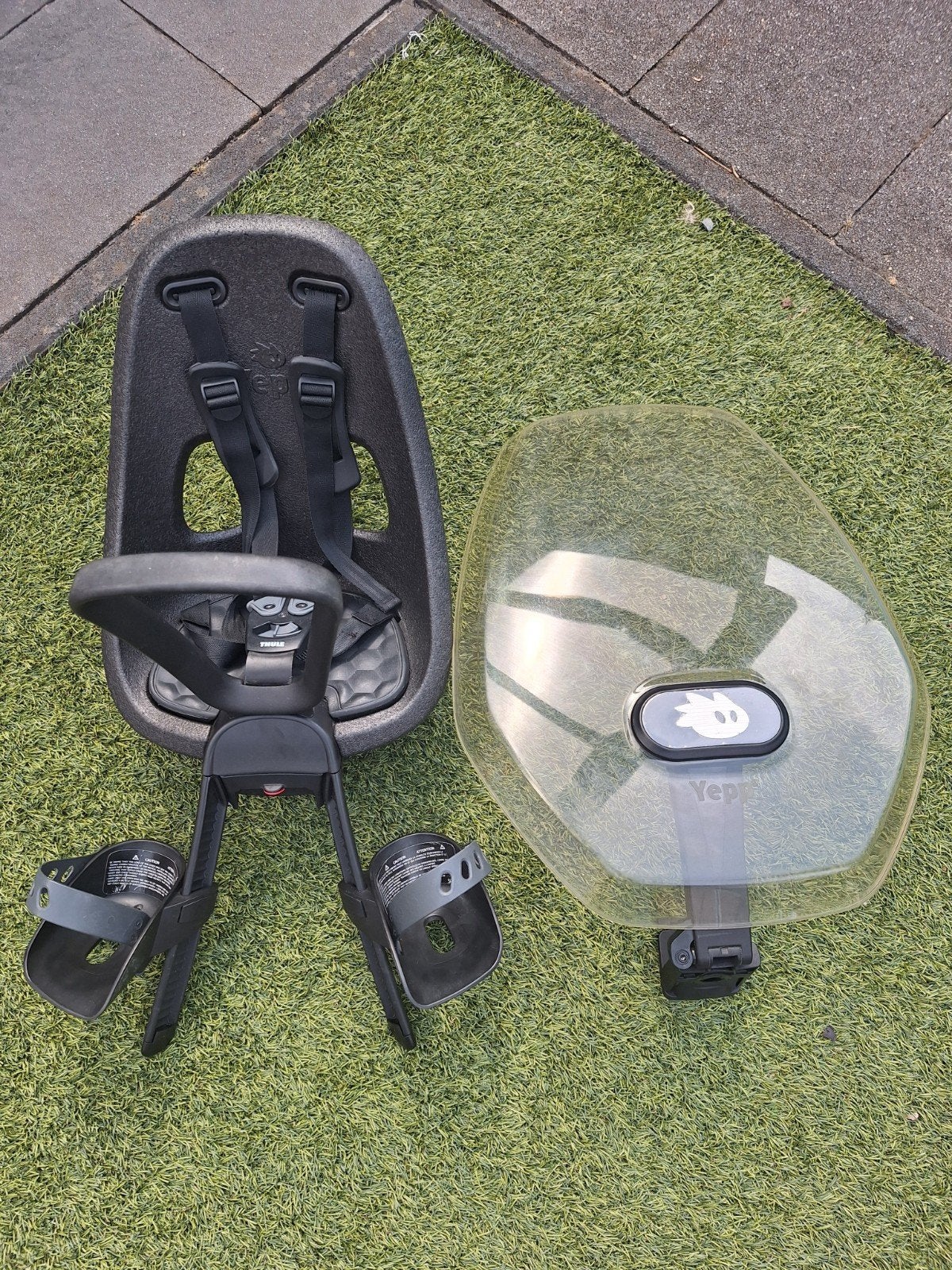 Thule yepp nexxt 2 mini + windscherm, Fietsen en Brommers, Fietsaccessoires | Fietsstoeltjes, Ophalen of Verzenden, Gebruikt, Voorzitje
