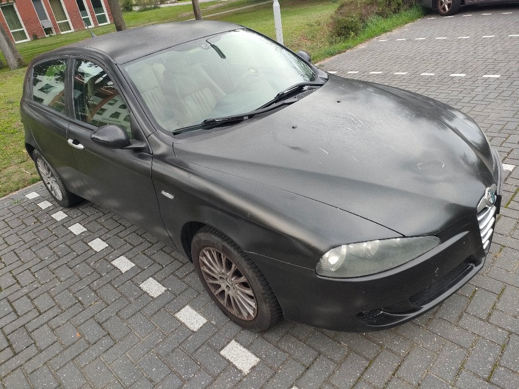 Alfa Romeo 147 1.6 T.spark 16V 88KW 5DR 2005 Zwart, Voorwielaandrijving, 1195 kg, 4 cilinders, 400 kg