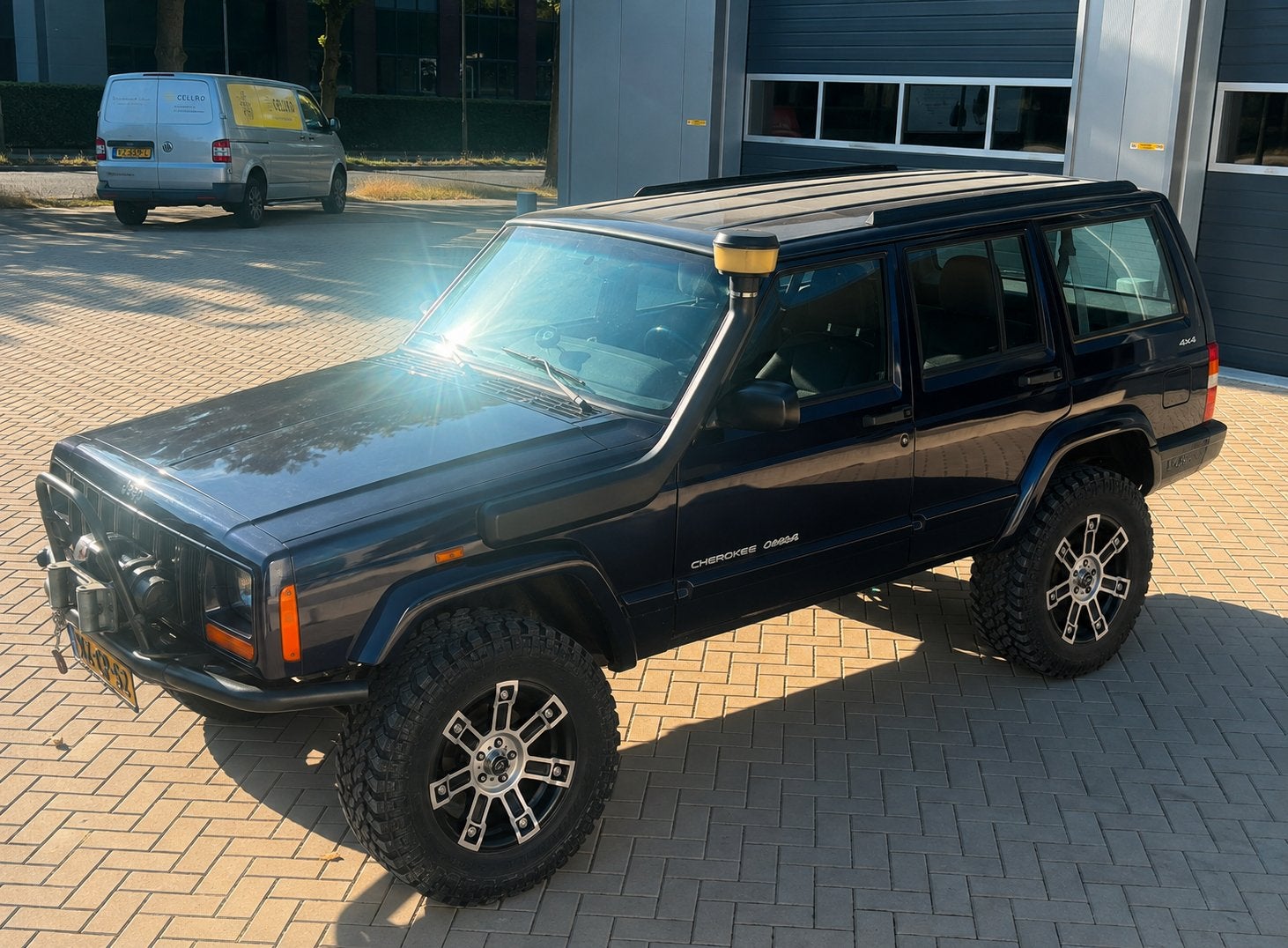 ‼️JEEP CHEROKEE XJ 4.0 6/CILINDER OFFROAD 180PK YOUNGTIMER‼️, Automaat, 4000 cc, Blauw, Leder en Stof