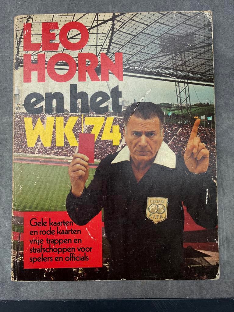 Leo Horn en het WK '74 - Voetbalboek, Ophalen of Verzenden, Zo goed als nieuw, Balsport