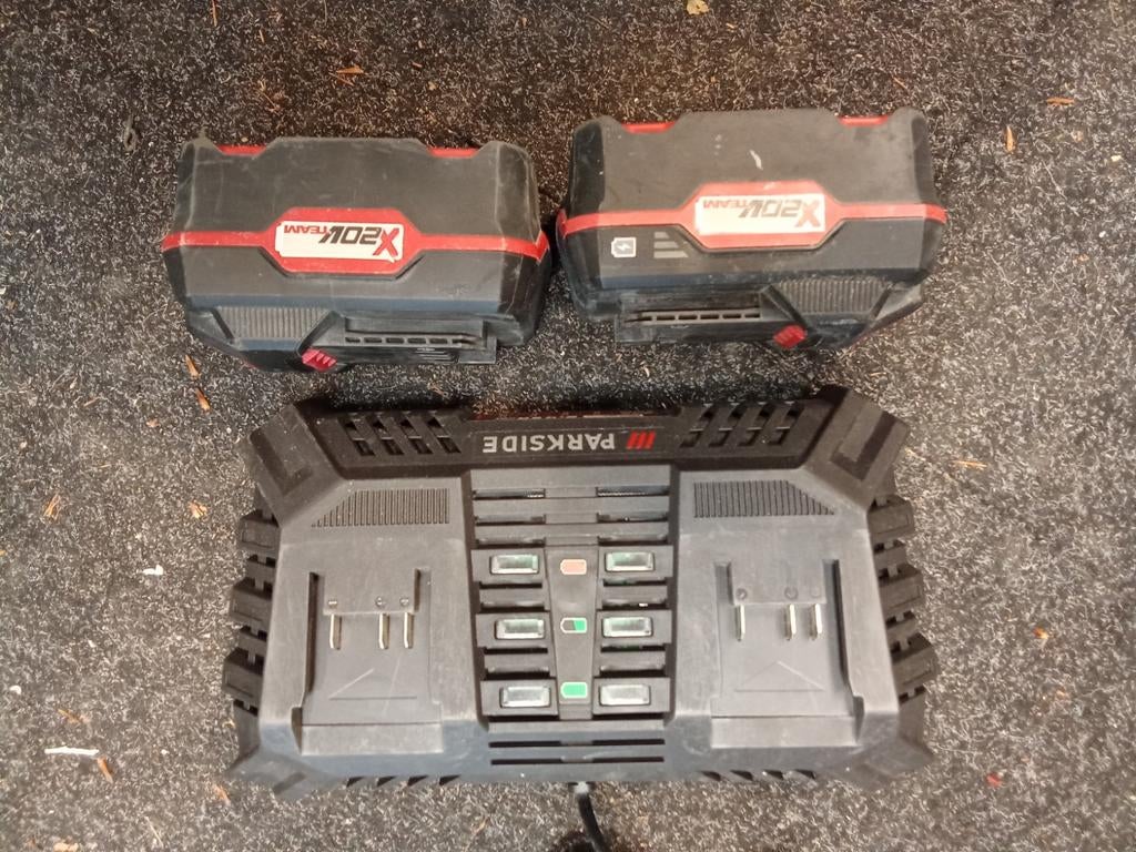 Parkside dubbele lader en 2 maal 4Ah batterijen, Verzenden, Zo goed als nieuw