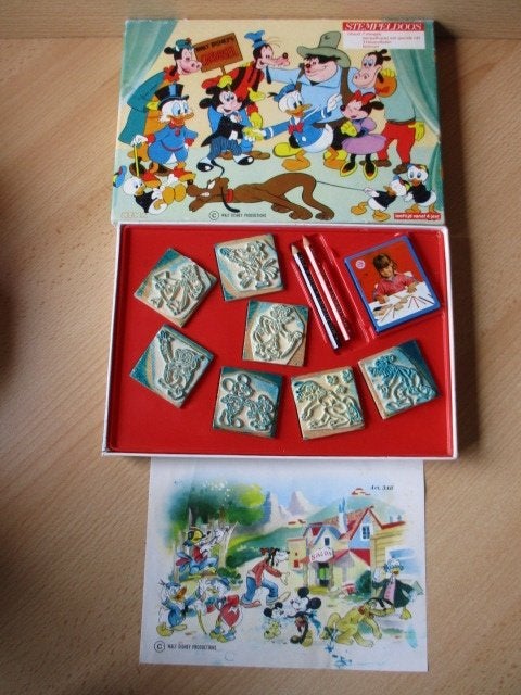 Disney Carousel stempeldoos Hema  oud!, Ophalen of Verzenden, Overige figuren, Gebruikt, Beeldje of Figuurtje