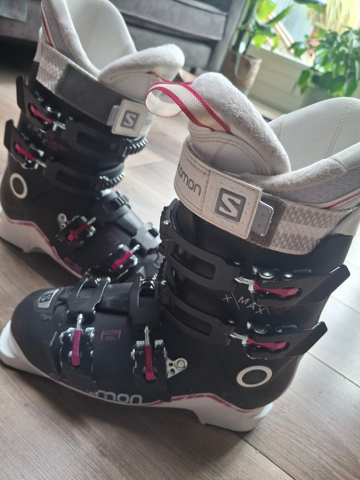 Salomon dames ski schoen mt 25-25,5, 160 tot 180 cm, Schoenen, Zo goed als nieuw, Skiën