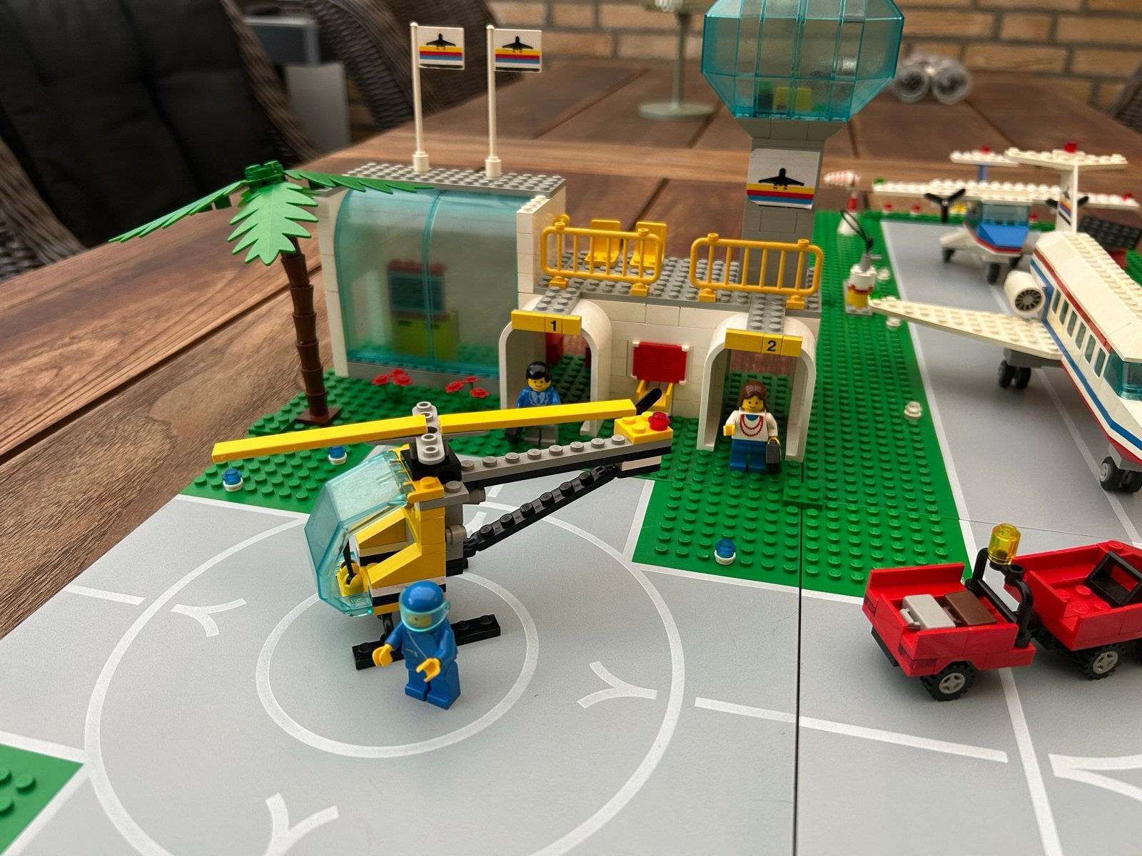 LEGO Legoland 6396 Vliegveld 98% compleet + 6673 + stickers, Ophalen of Verzenden, Gebruikt, Overige merken
