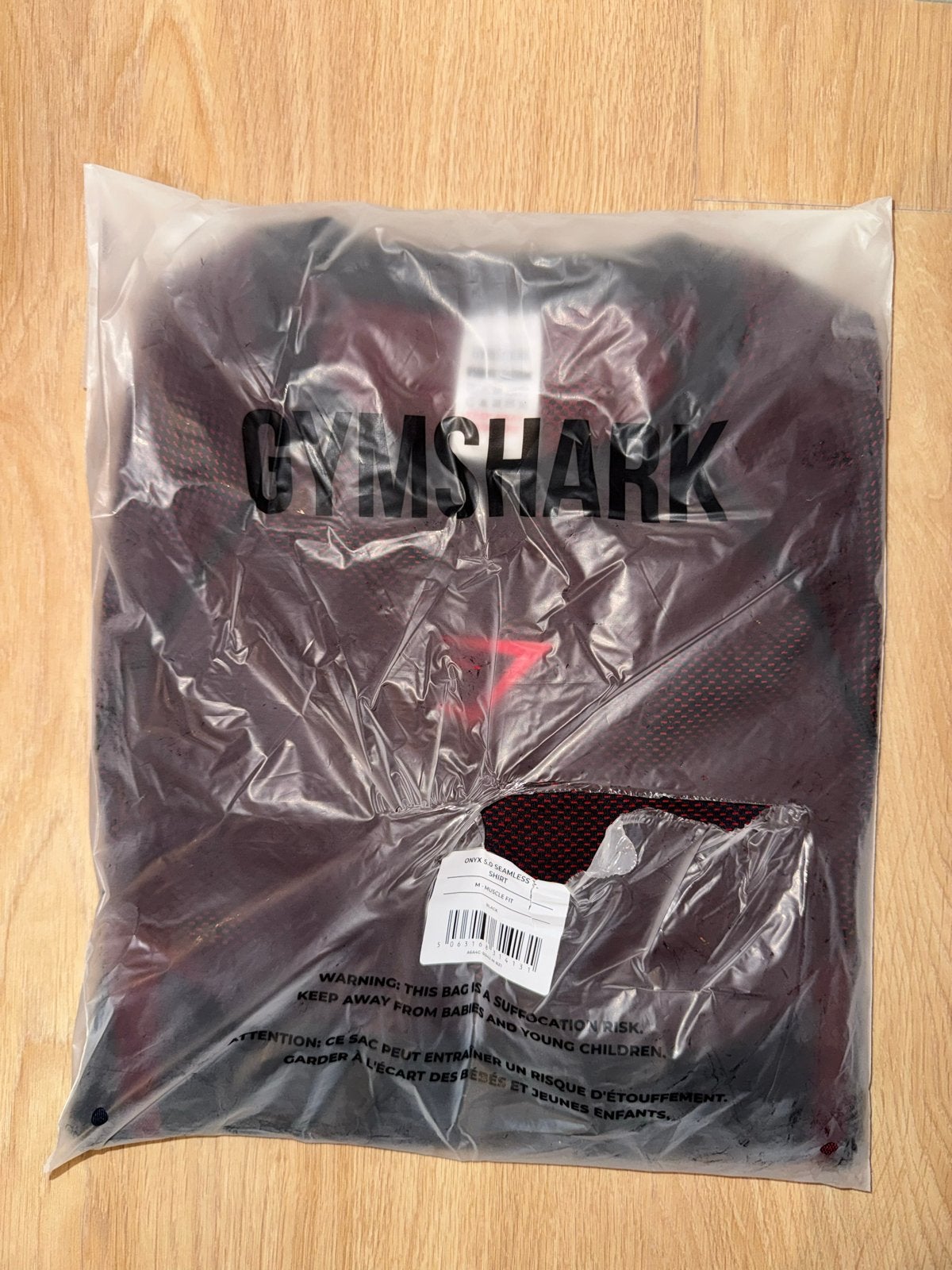 Gymshark Onyx 5.0 Seamless Shirt Black Carmine Red Maat M, Ophalen, Fitness, Maat 48/50 (M), Zwart