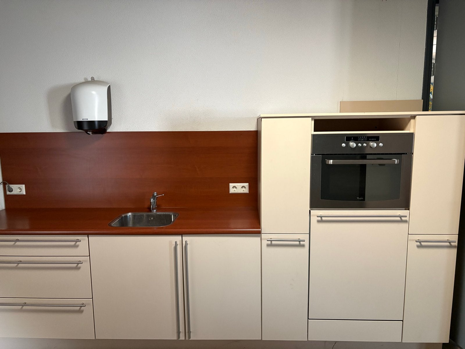 Prima staat keuken met magnetron, vaatwasser en gootsteen, Ophalen, Gebruikt, Enkelwandige keuken, Kunststof