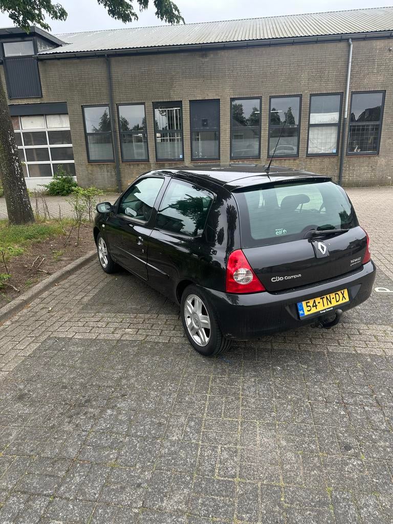 Renault Clio 1.2 55KW E3 2006 Zwart nieuwe APK 213000, Voorwielaandrijving, 74 pk, 31 €/maand, Zwart