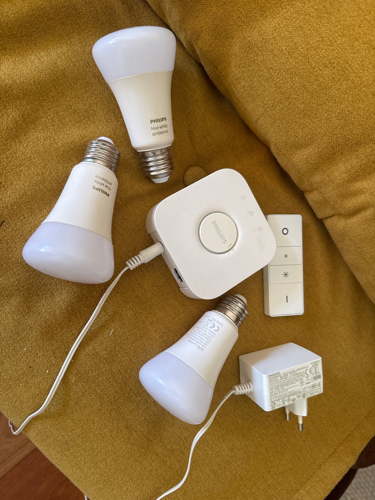 Philips Hue Starterset: Bridge, Afstandsbediening & 3 Lampen, Wit, Kunststof, Dimbaar, Modern