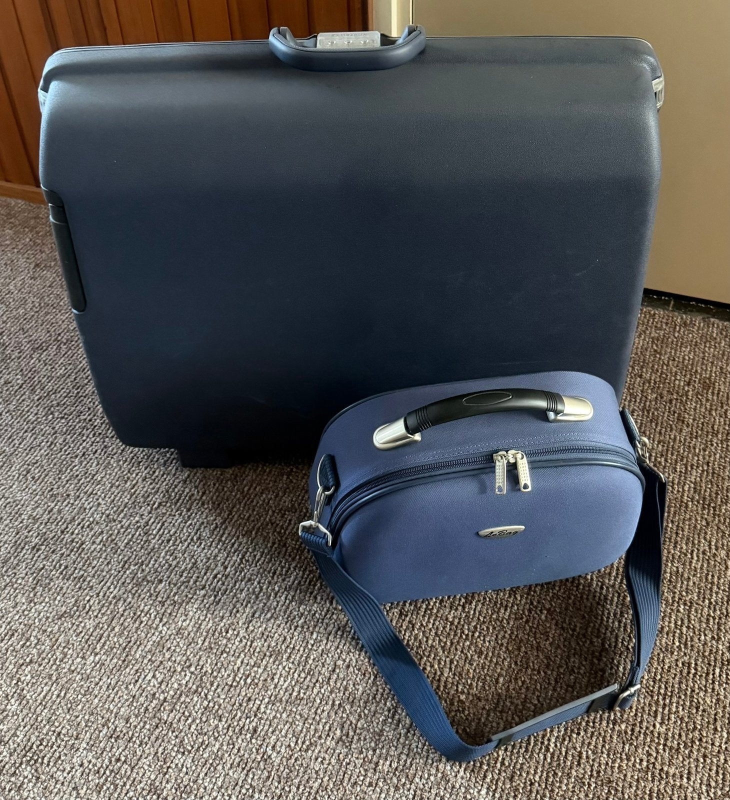 Blauwe koffer en beauty case tas, 50 tot 60 cm, Hard kunststof, Zo goed als nieuw, 55 cm of meer