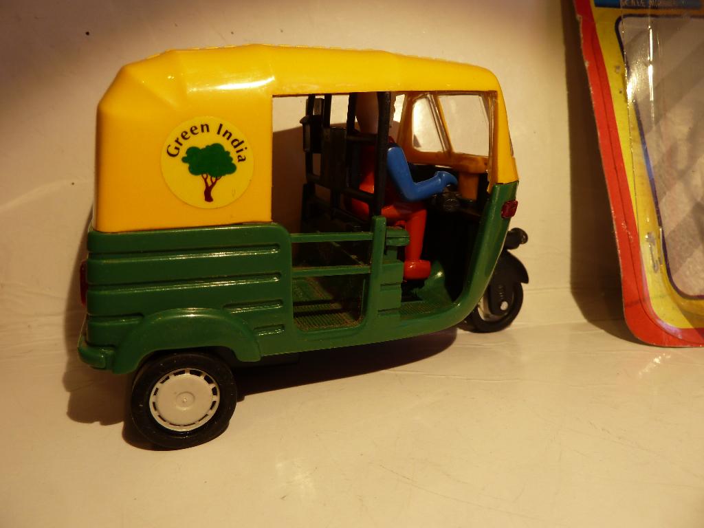 11 Cm.PLASTIC RICKSHAW >>>>MINT/BOXED<<<<, Ophalen of Verzenden, Nieuw