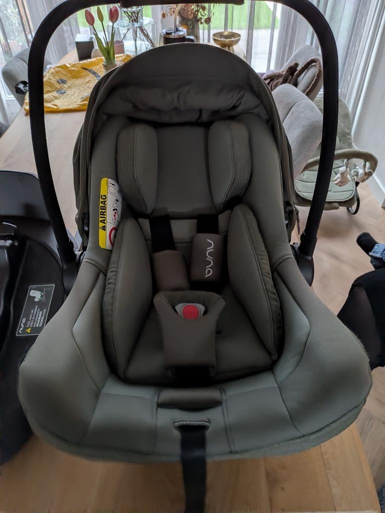 Nuna Pipa Next autostoel  incl Joolz adapters, Autogordel, Zo goed als nieuw, 0 t/m 13 kg, Ophalen
