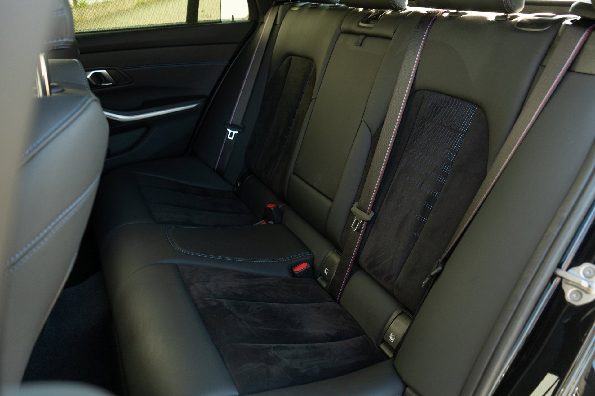 Foto 18 van BMW 3-serie Touring 320e M Sport PANO M-performance 19 Inch