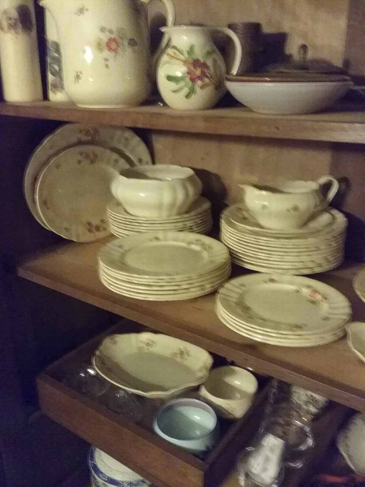 LEUK ANTIEK BLOEMETJES SERVIES SOCIETE CERAMIQUE MAASTRICHT, Antiek en Kunst, Antiek | Servies los, Ophalen