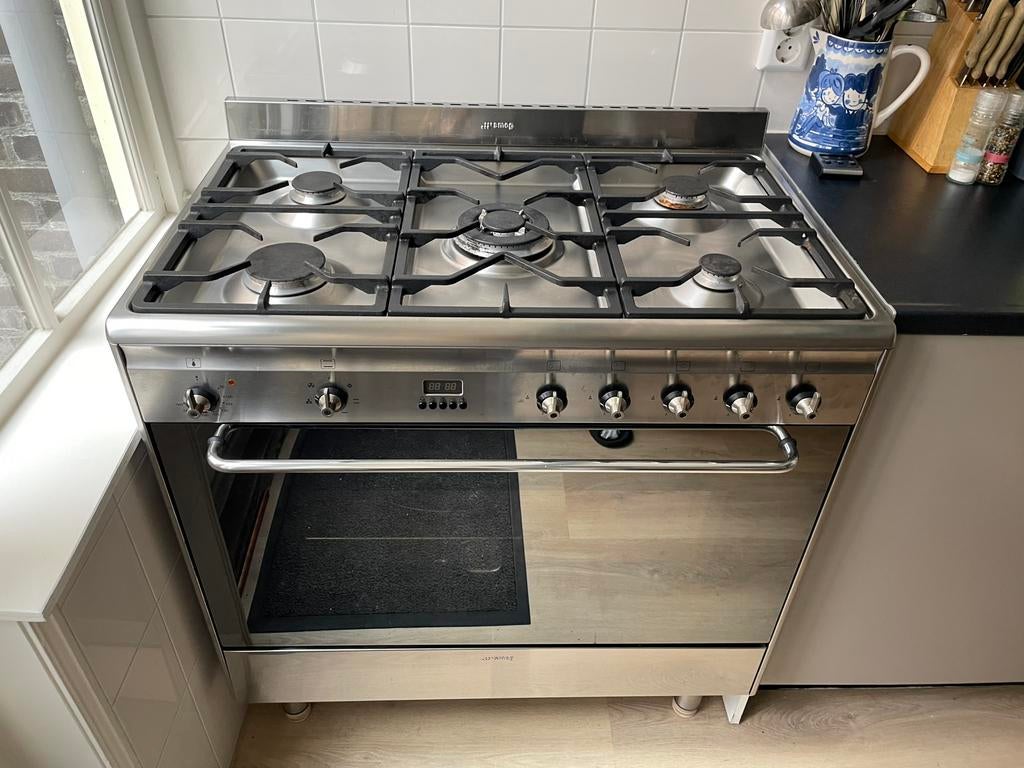 SMEG 90 cm breed gasfornuis met oven als nieuw!, Ophalen, 60 cm of meer, 4 kookzones, Zo goed als nieuw