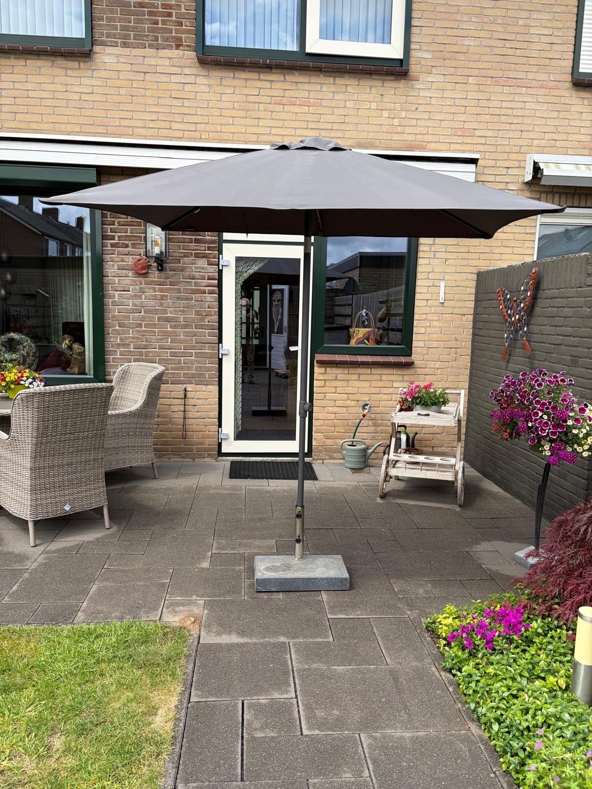 Balkon parasol met voet - 200x150 cm, Tuin en Terras, Parasols, Verstelbaar, Ophalen of Verzenden, Zo goed als nieuw, 1 tot 2 meter