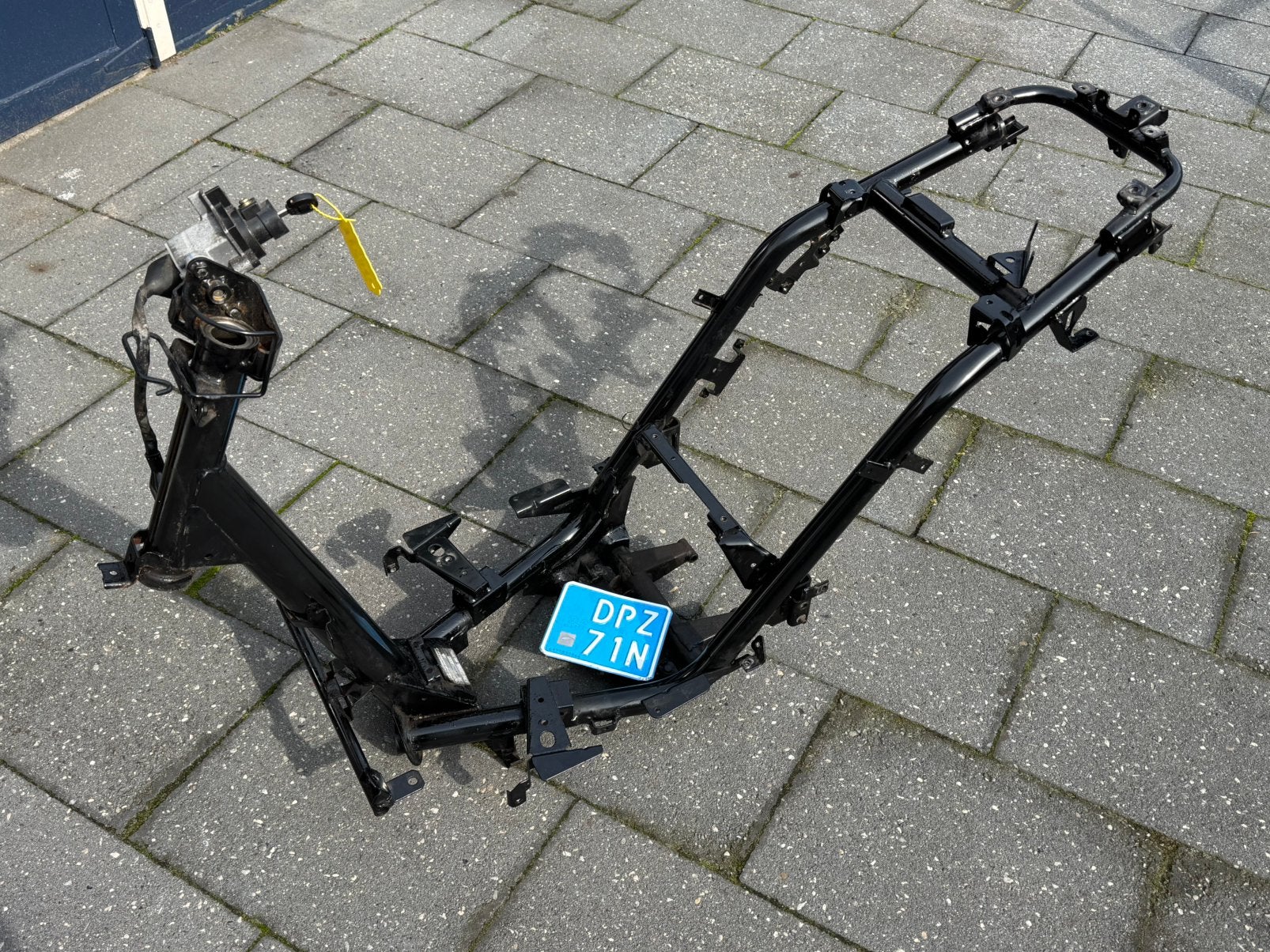 Peugeot kisbee 25km/h E4 injectie frame met kenteken, Ophalen, Frame, Gebruikt, .