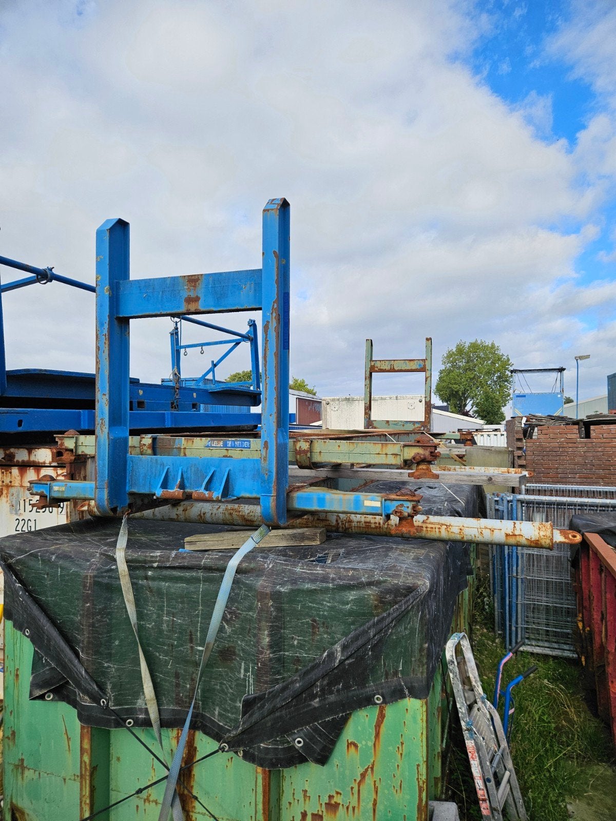 container twistlock systeem, Ophalen