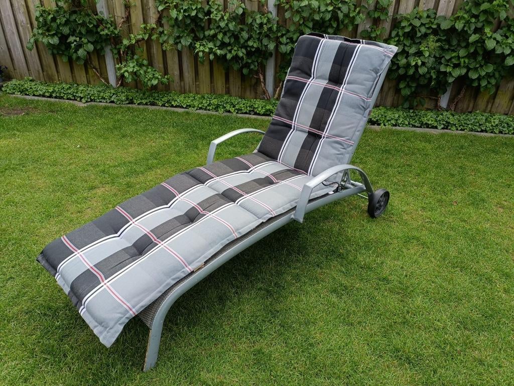 Lekker zonnen deze zomer? Het kan nu op dit ligbed!, Ophalen, Gebruikt, Aluminium, Verstelbaar