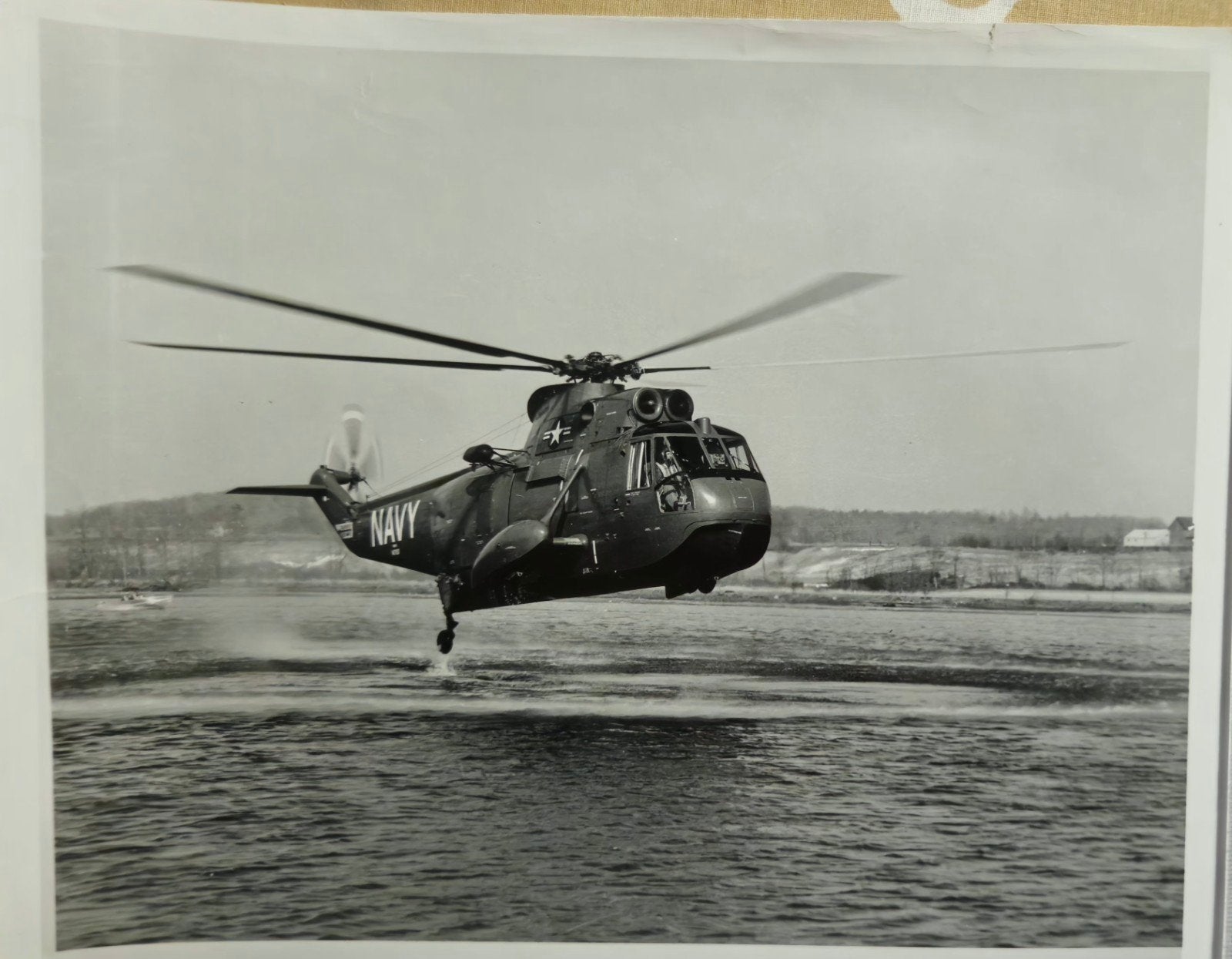 Mil. Helicopter. Sikorski SH_3A  Foto afm. 20 cm bij 26cm., Ophalen of Verzenden, Gebruikt, Kaart, Foto of Prent