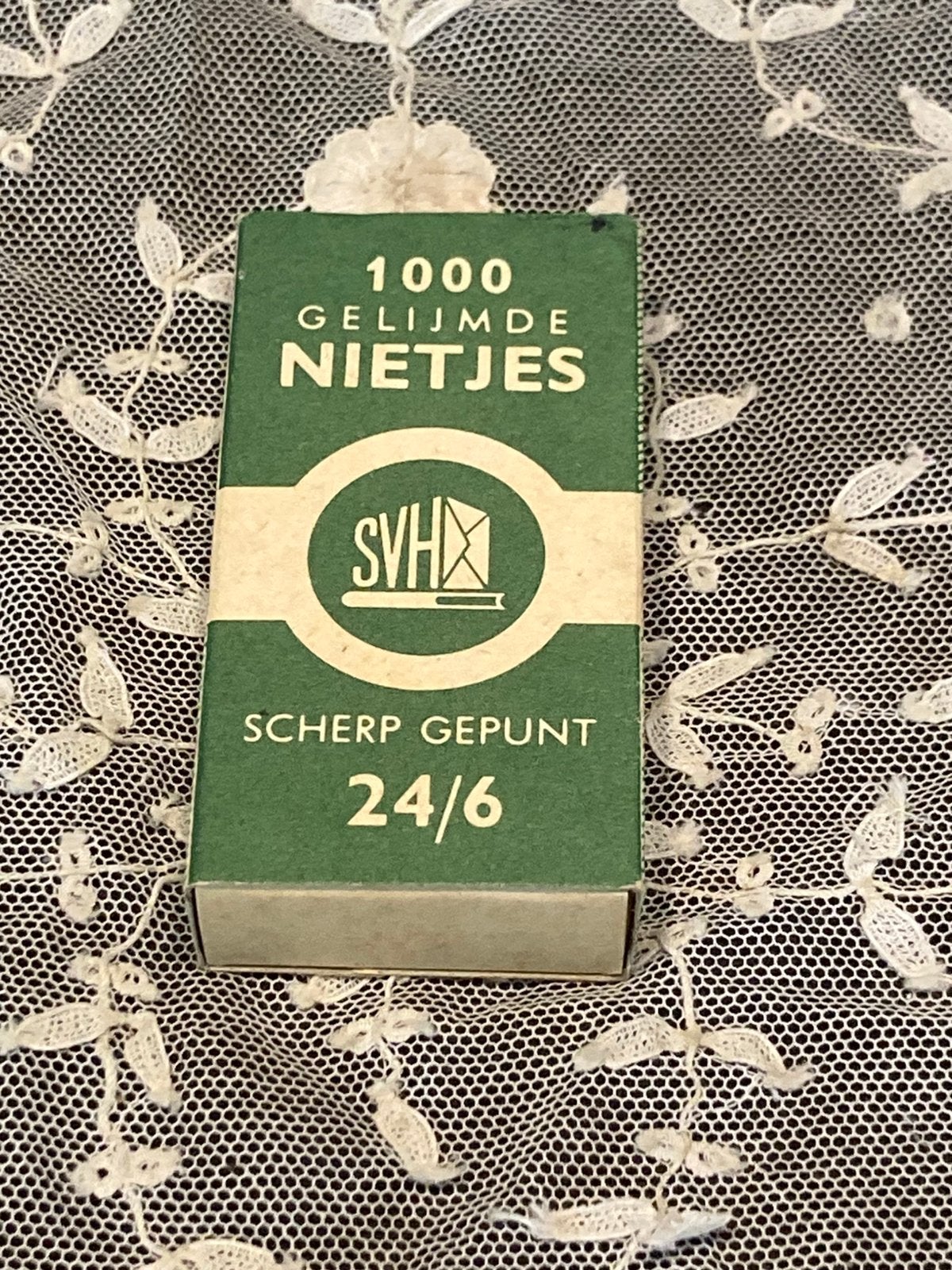 Vintage doosje nietjes (160925), Ophalen of Verzenden, Zo goed als nieuw